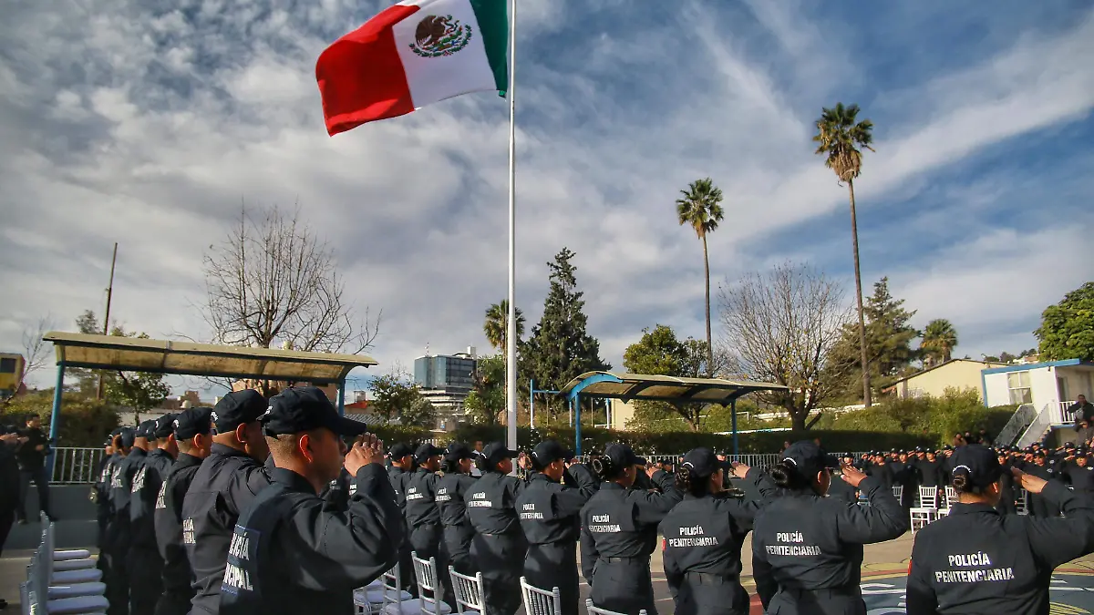 Graduación de cadetes de la policía municipal y estatal 