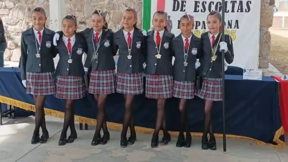 Integrantes de la escolta de la escuela Amado Nervo presentes en este espacio social