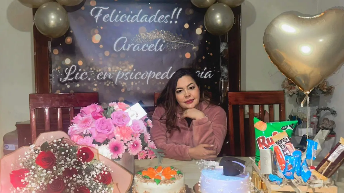 Araceli Flores Lozano, presentó su protocolo de titulación como licenciada en Psicopedagogía