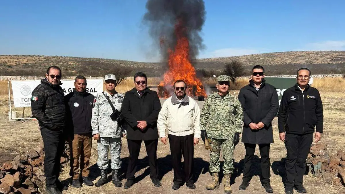 Incinera FGR 860 kilos de droga en Durango 