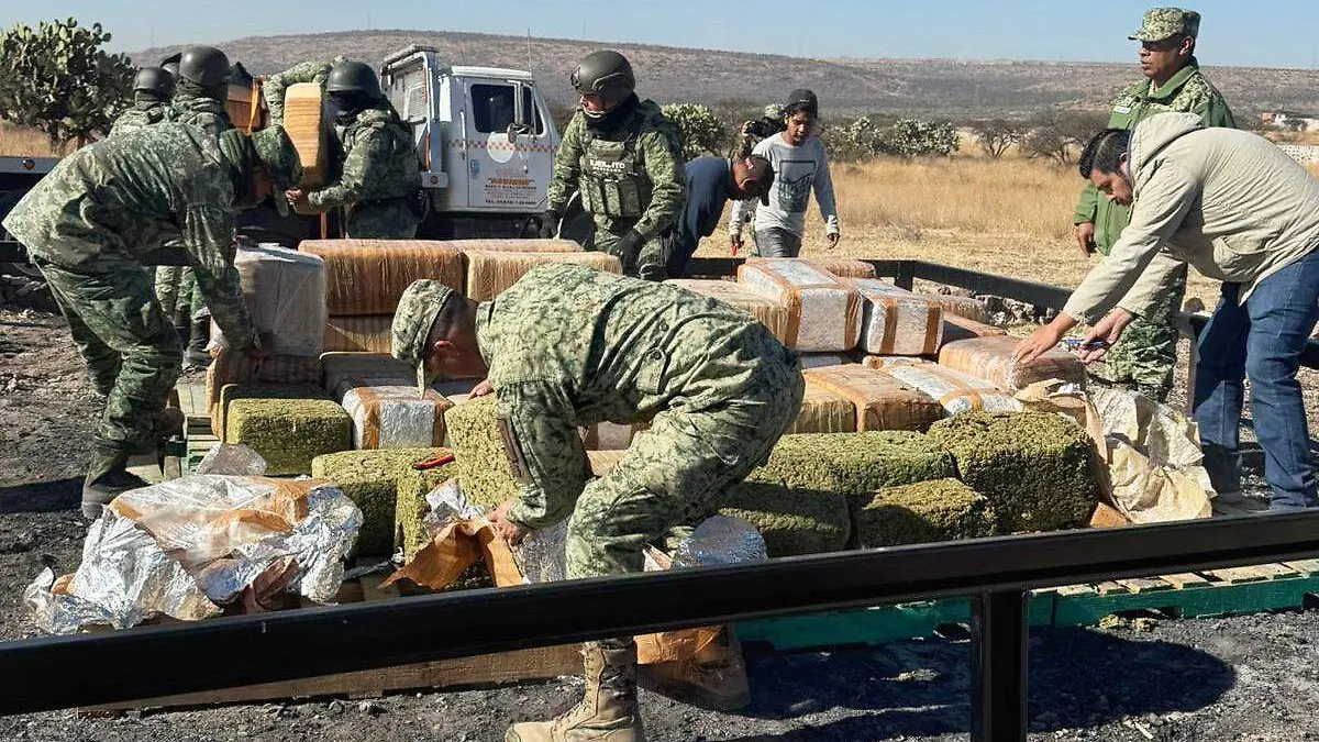 Incinera FGR 860 kilos de droga en Durango 