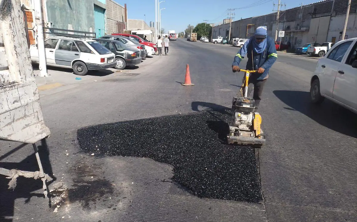 Programa de bacheo continúa mejorando vialidades en diversos puntos del municipio