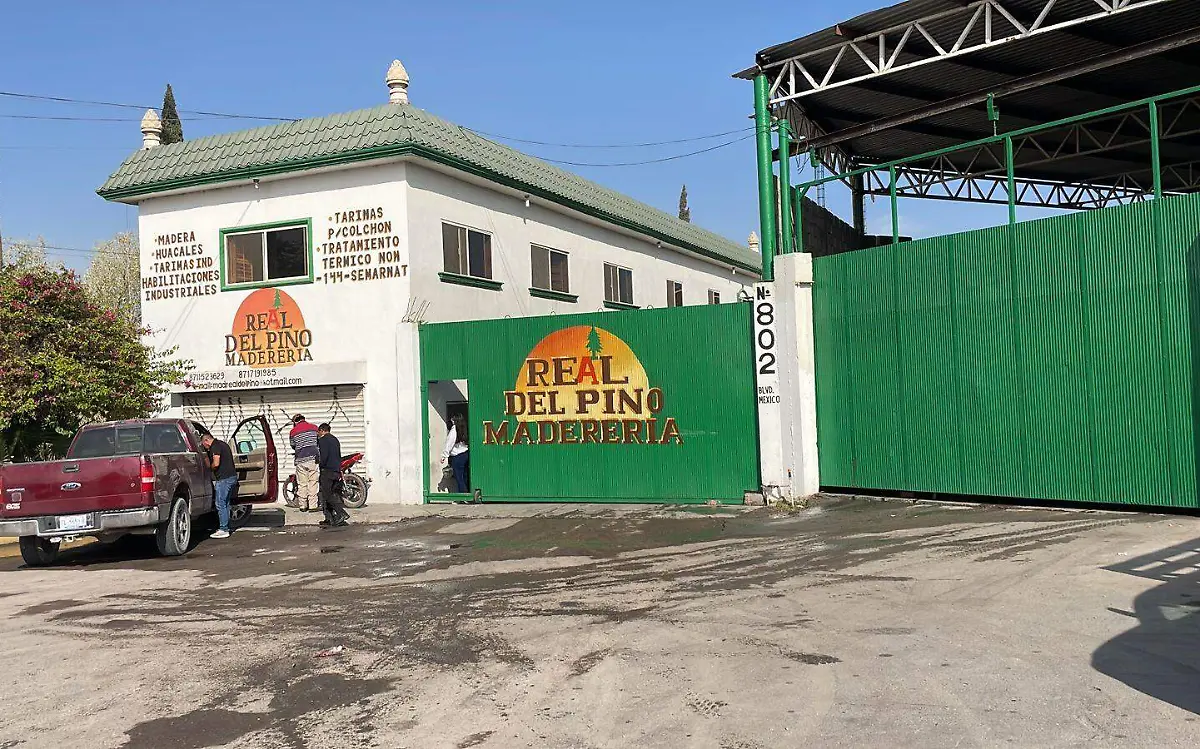 Corto circuito provoca incendio en maderería de Gómez Palacio