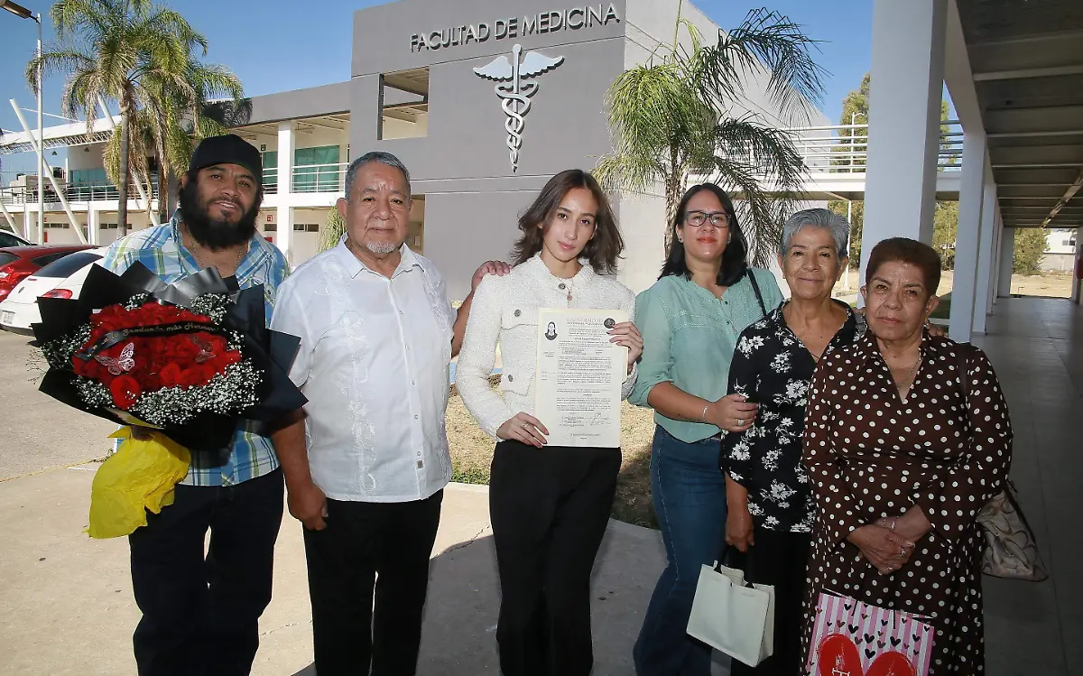 Su querida familia la acompañó en esta especial fecha