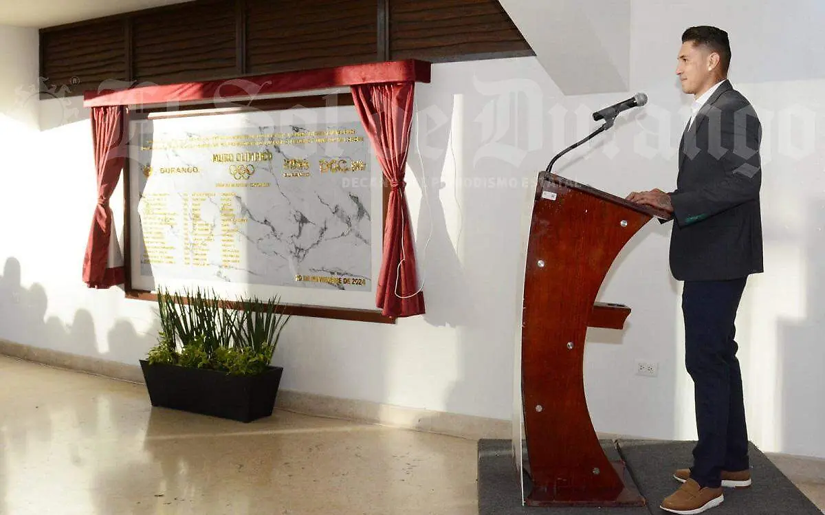 Piolín Martínez devela muro de olímpicos duranguenses 2024