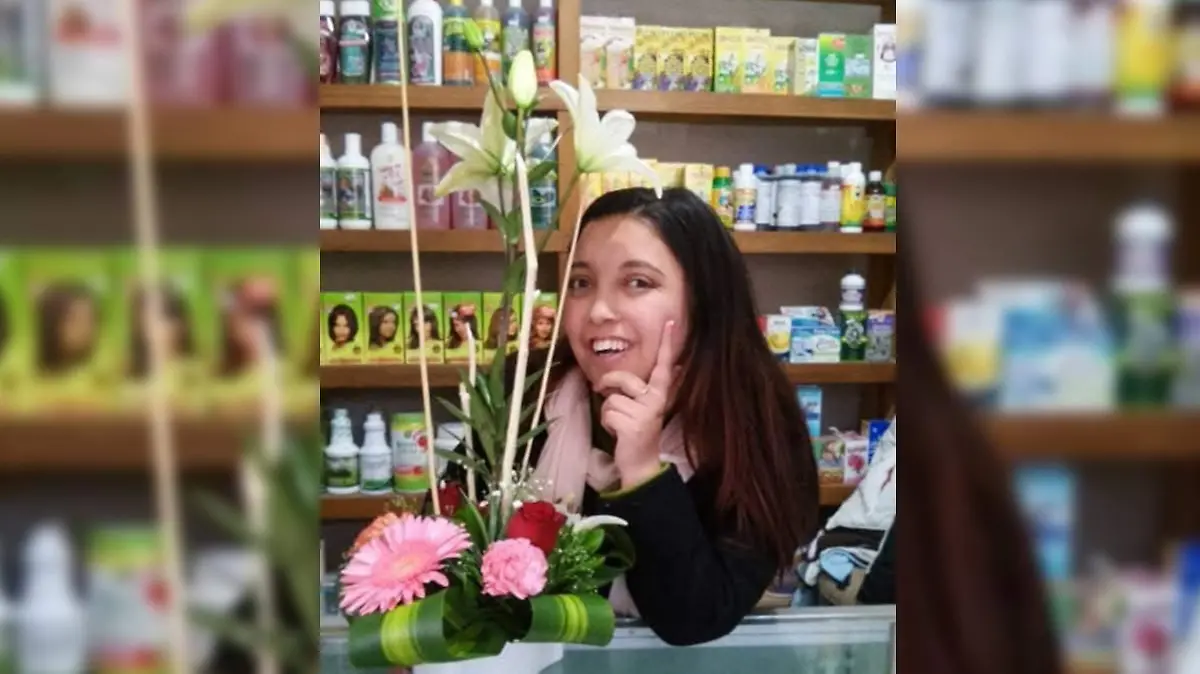 Muy contenta por el festejo de su cumpleaños, Marcelita Alvarado Valenzuela