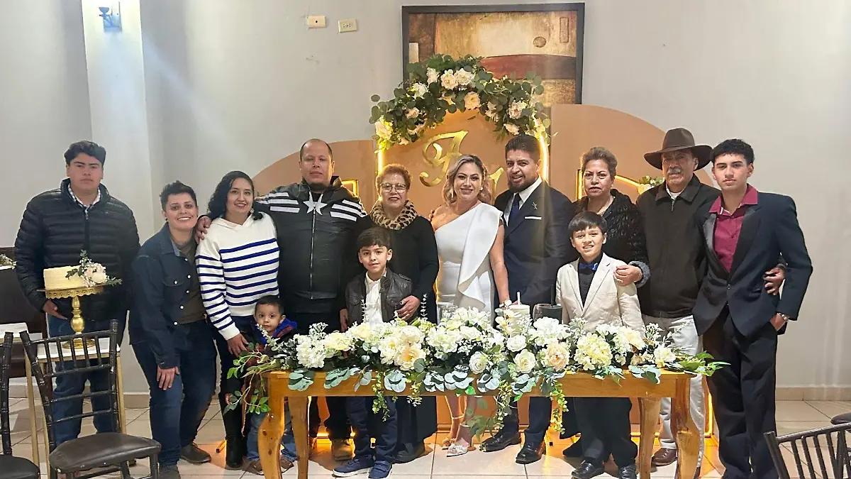 Tommy Moreno Gómez y su familia presente en la boda de su hijo Iram Cisneros Moreno