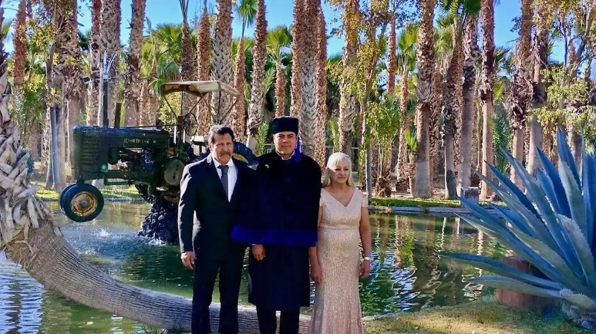 Doctor en Ciencias de la Educación, Juan Cristóbal Moreno Núñez con sus padres  Rubén Moreno Castellanos y Manuela Núñez Nájera