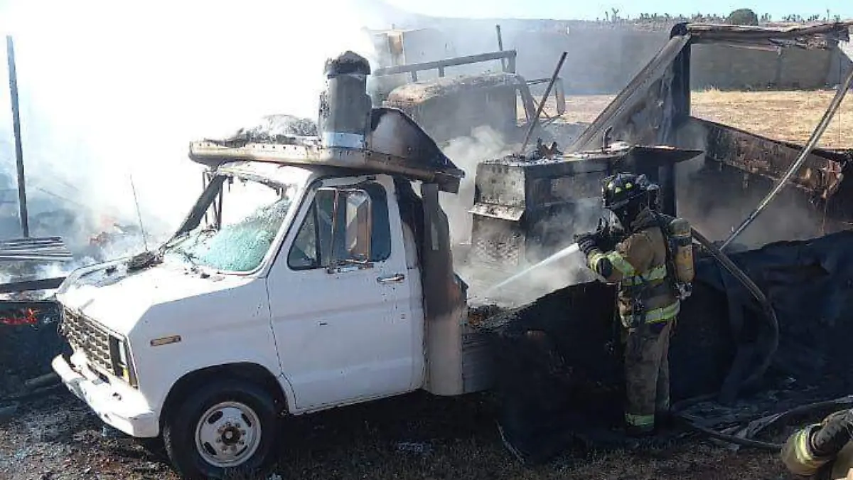 Bomberos en el lugar de los hechos