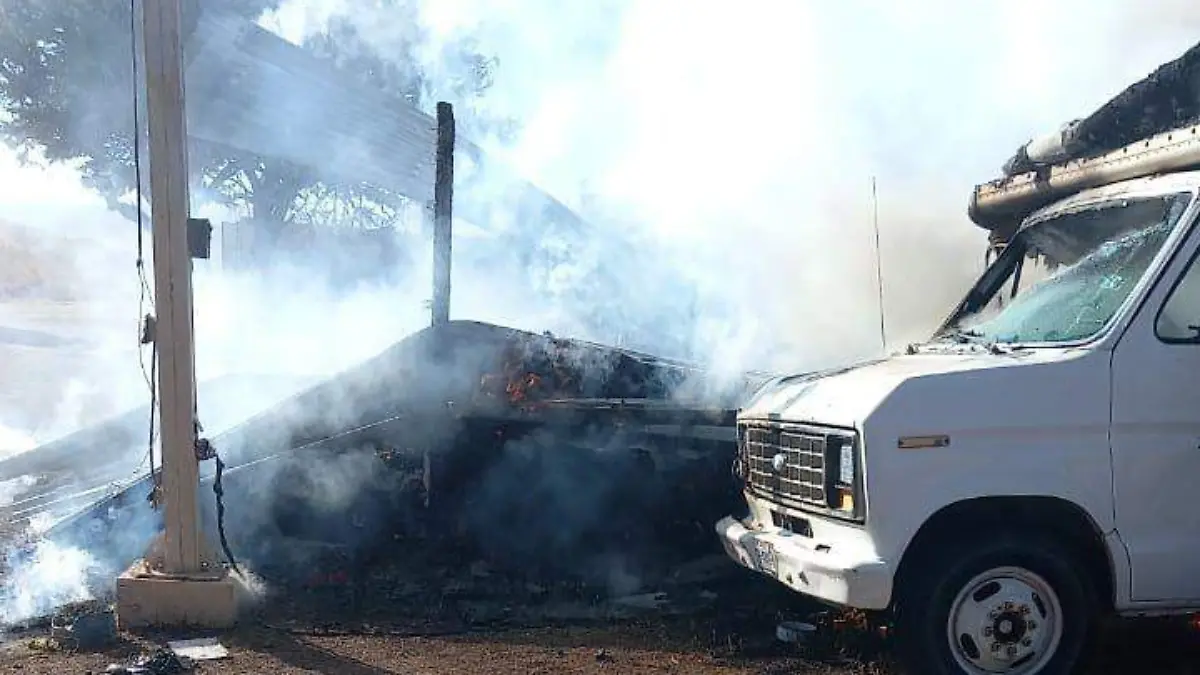 Bomberos en el lugar de los hechos