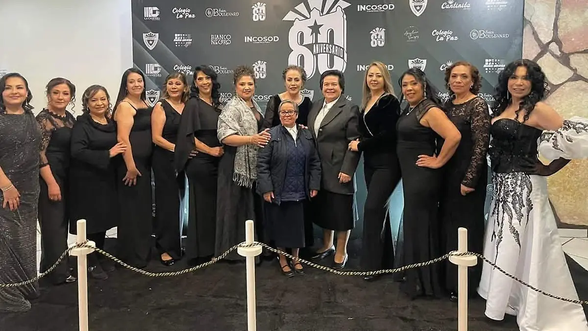 Alumnas de Comercio de la generación 1984-1987 del Colegio La Paz