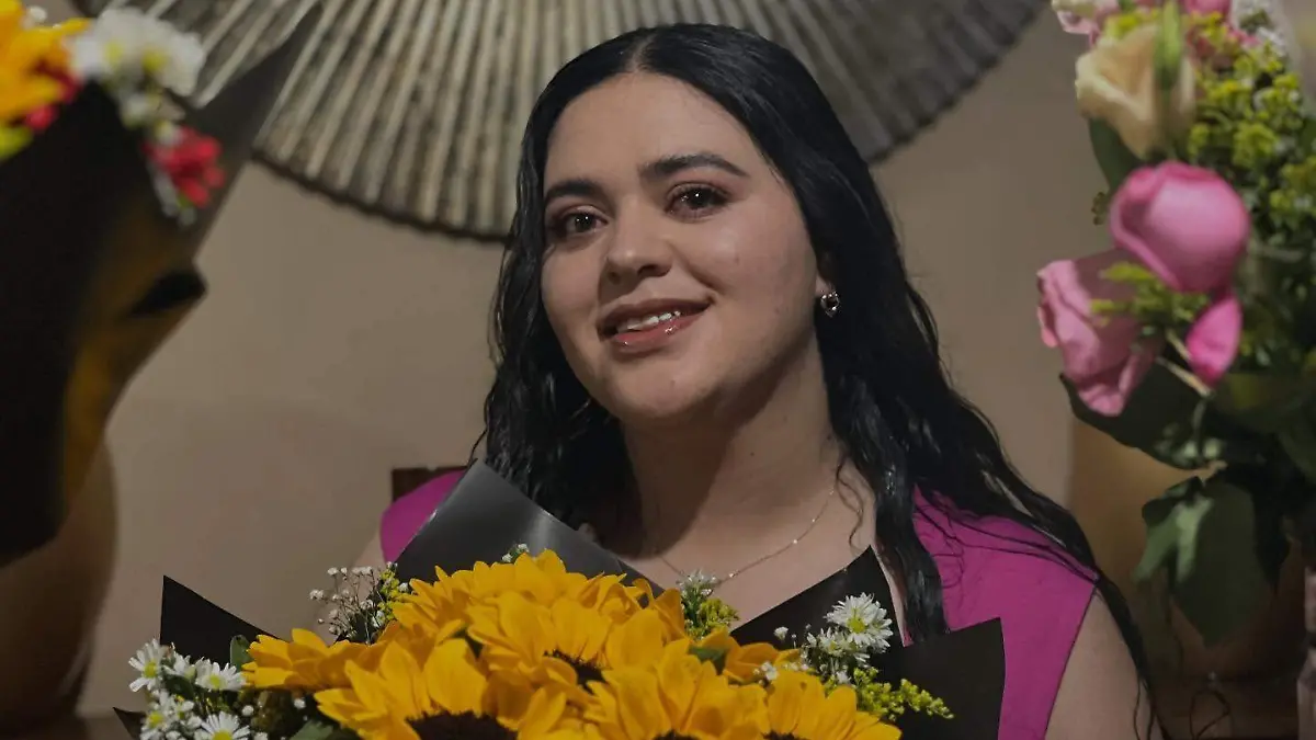 Fascinada en su cumpleaños la MVZ Magaly Gallegos