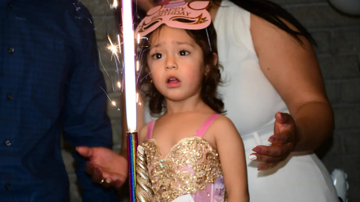 Aquí en su fiesta de tercer cumpleaños