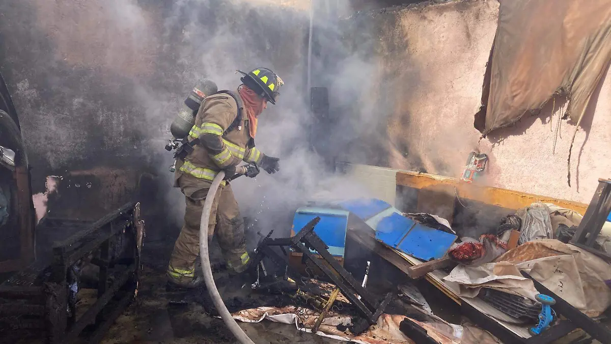 Bomberos de Durango sofocan incendio en la colonia Juan Lira