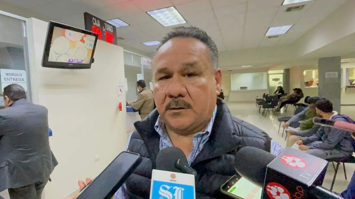 Desmienten rumor de desabasto de láminas para placas en Gómez Palacio