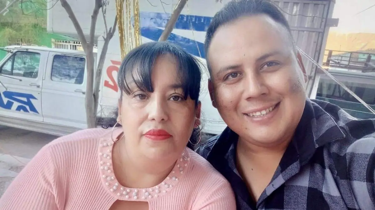 Marco Antonio Favela y Johana Pérez en su aniversario de bodas numero 14