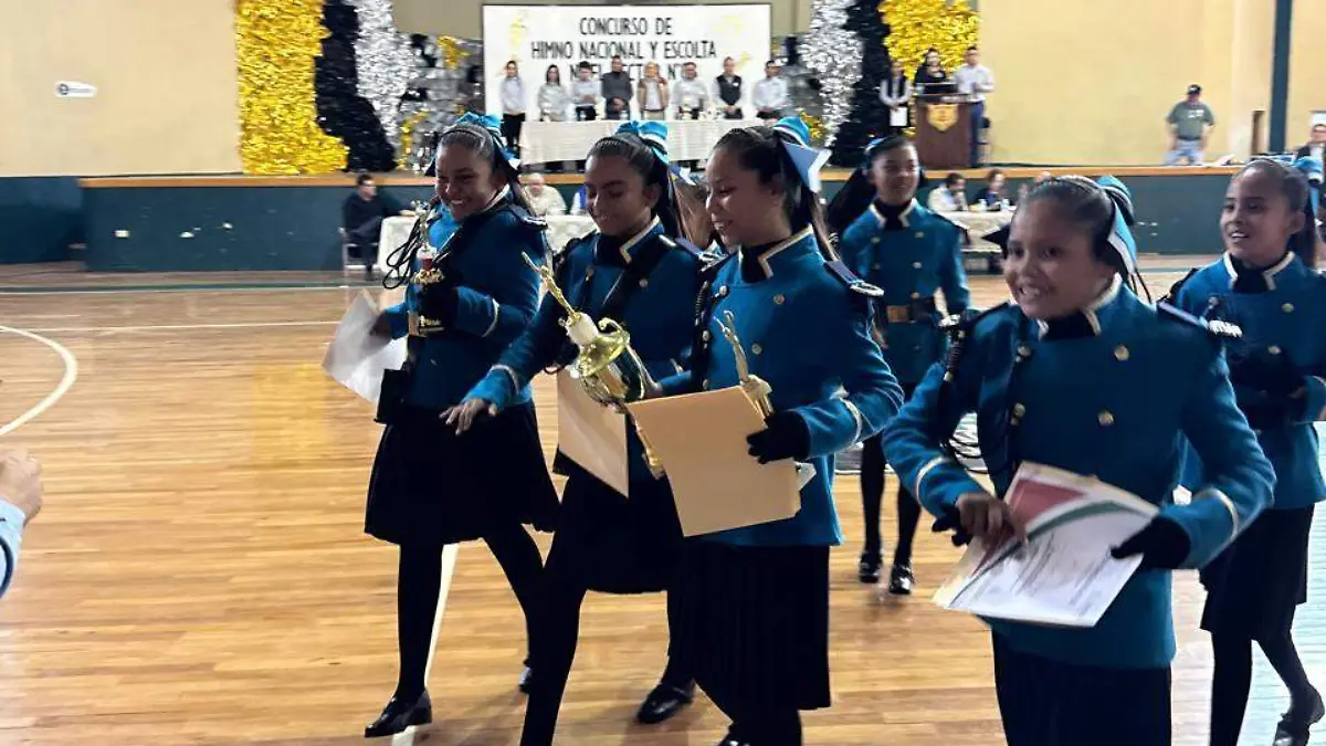 Escolta de la Escuela Justo Sierra TV hace historia en Durango