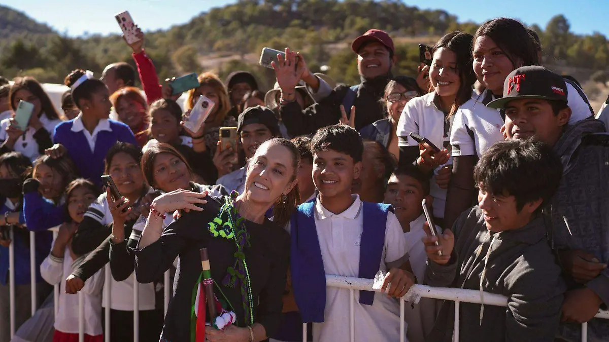 Sheinbaum anuncia electrificación, caminos y servicios para comunidades indígenas en Durango