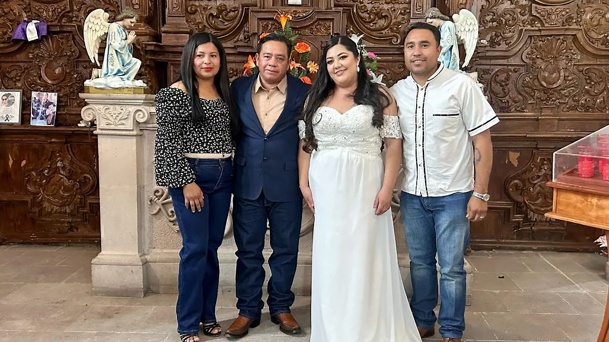 Licenciado Ángel Annahul y su esposa Sandra