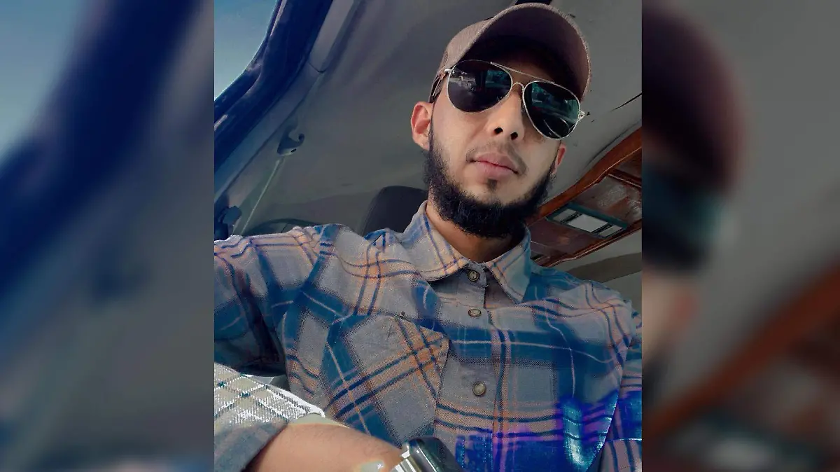 Engalana nuestro espacio social el apuesto licenciado Daniel Morales Castañeda