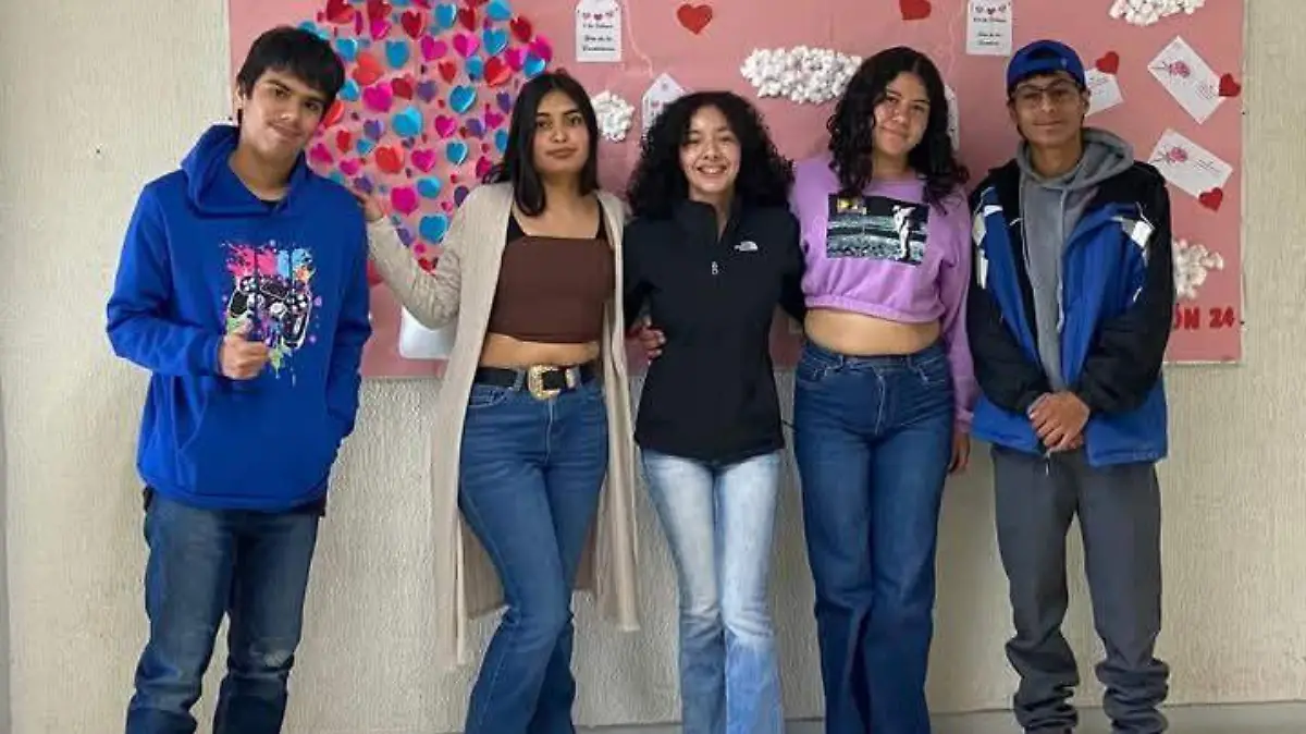 Jóvenes neoidealenses presentes en este espacio social