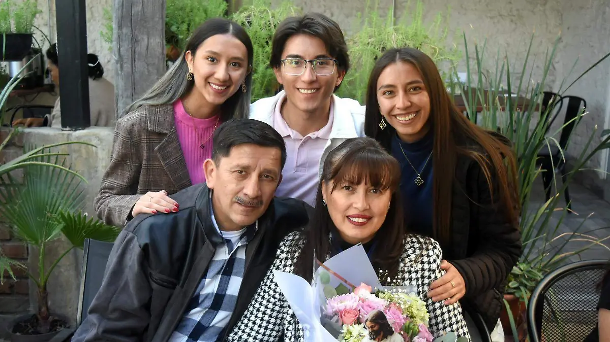 Celebran el cumpleaños de María Raquel Díaz