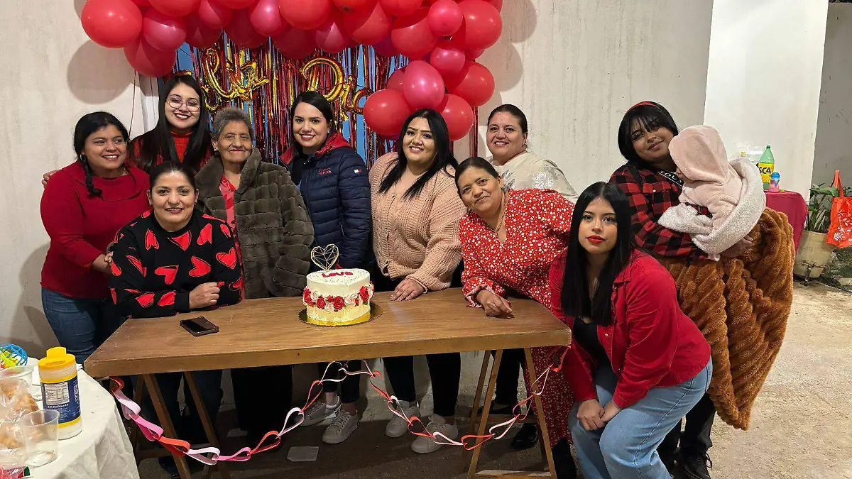 Se reúnen para disfrutar los lindos momentos que tiene la vida la familia Solís Dueñez