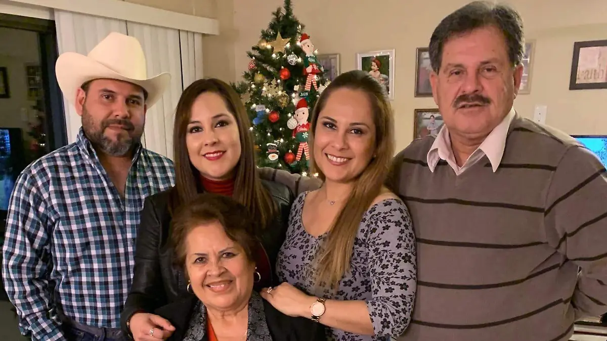 Lindo y feliz cumpleaños para la guapa señora Martha Quirino