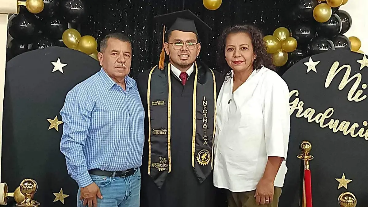 Con sus papás Julio César Orozco Nájera y Ma. de los Ángeles Retana López