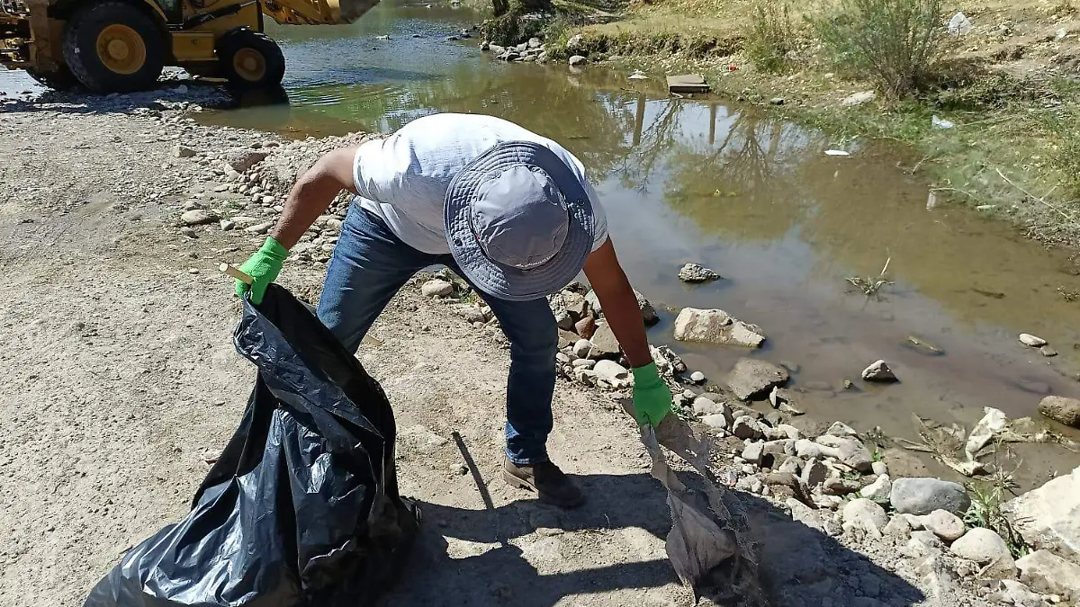 Realiza Conagua limpieza en el río Tunal