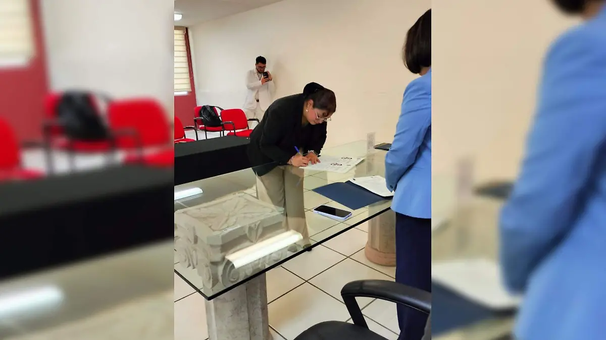 Fernanda Rodríguez recibe su título como Médico Cirujano