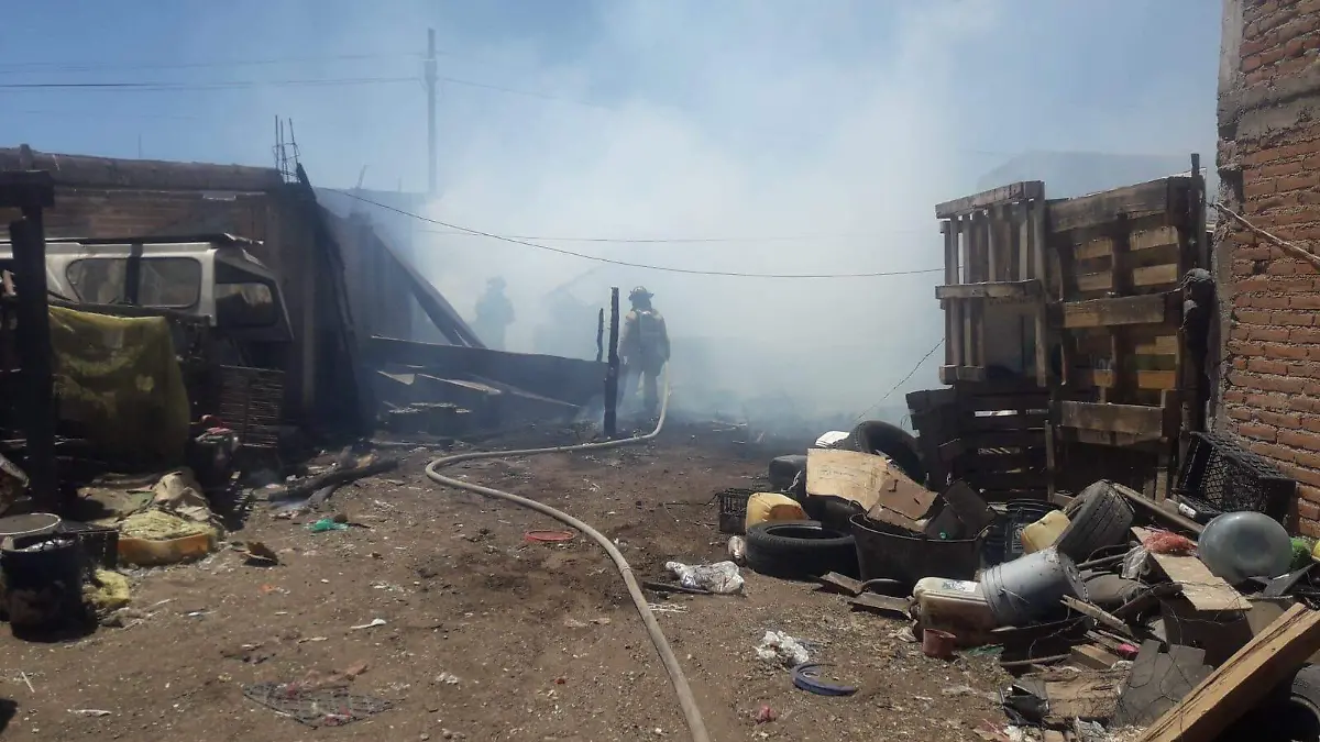 Bomberos de Durango sofoca incendio en vivienda de la colonia ampliación PRI