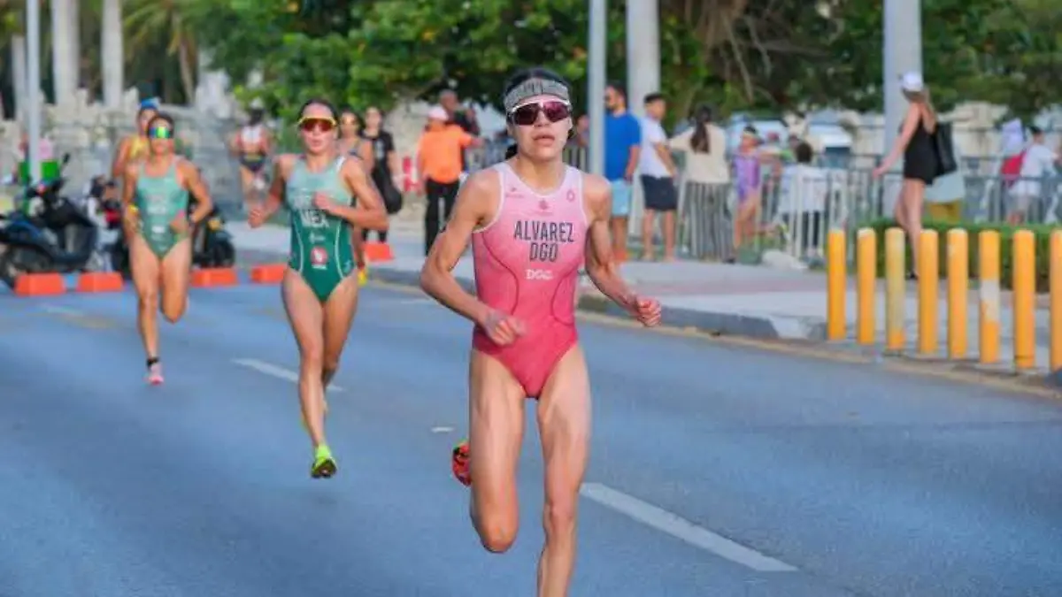 Anahí Álvarez conquista el triatlón Cancún