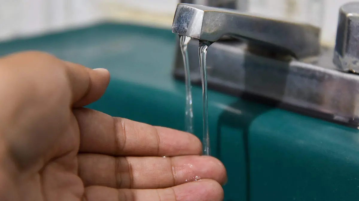 788457_Reducen suministro agua_web