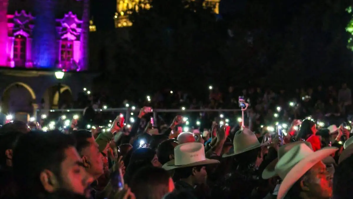 02. SOL - LOS ÁNGELES AZULES