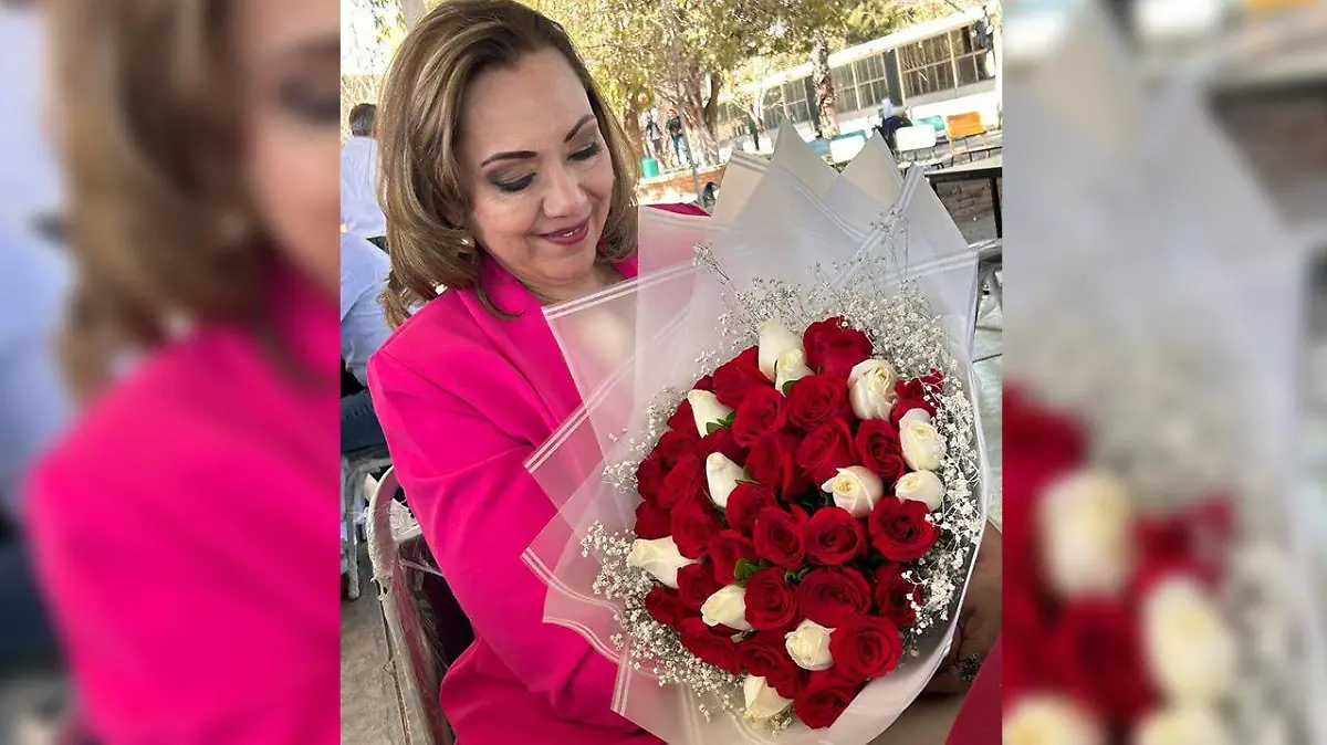 Guapa Ercilia Rocha  en su jubilacion de la EST  24