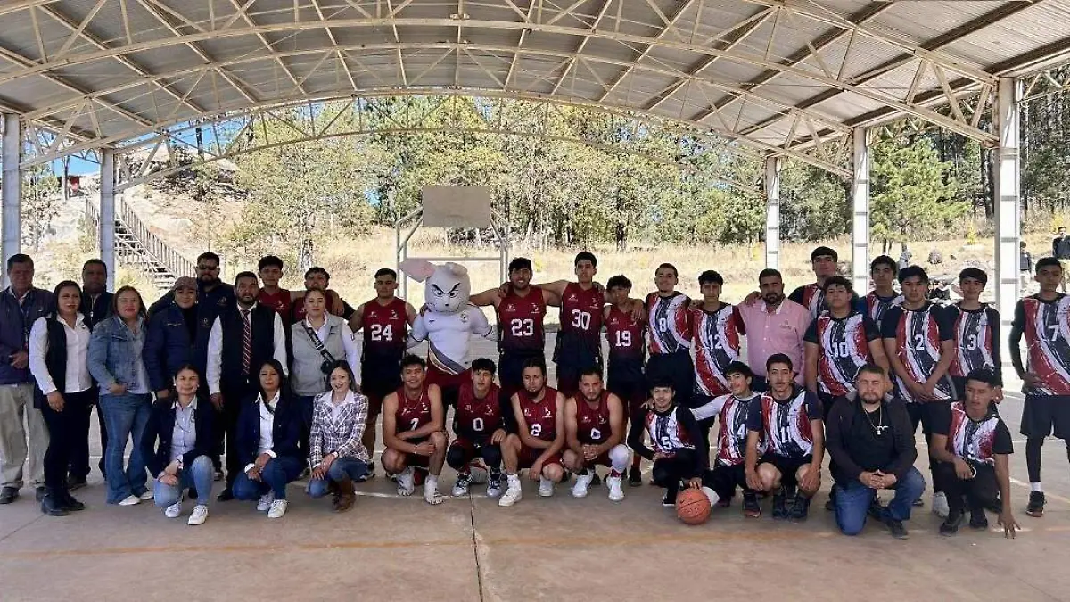 En la Promoción de la UPC en el Cobaed #15 de San Miguel de Cruces, se llevó un encuentro amistoso de basquetbol entre ambas instituciones