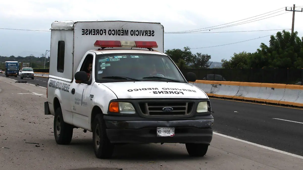 Camioneta de la Semefo