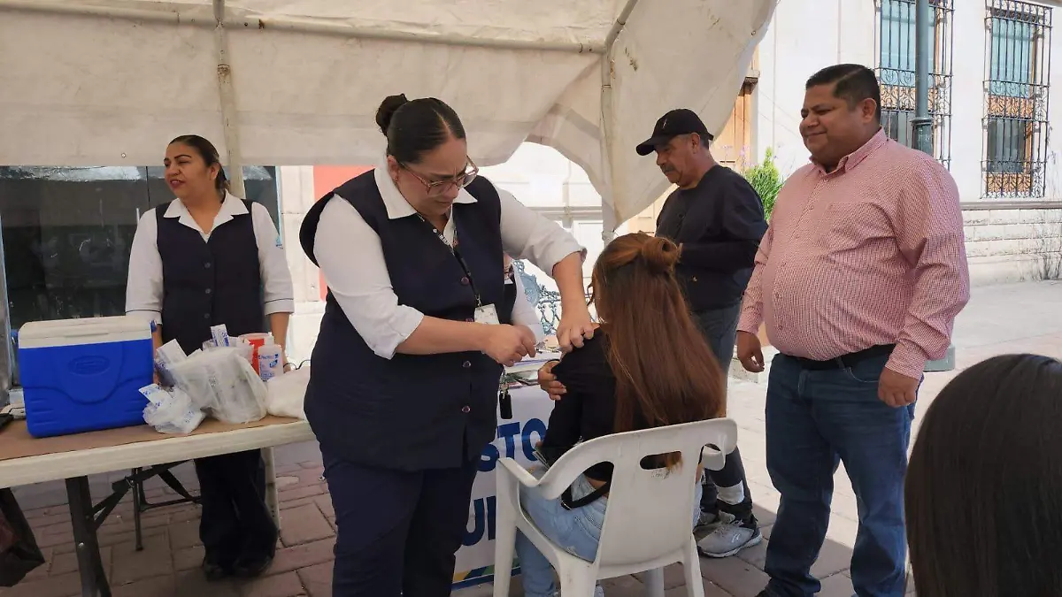 Implementan módulos de vacunación en Durango