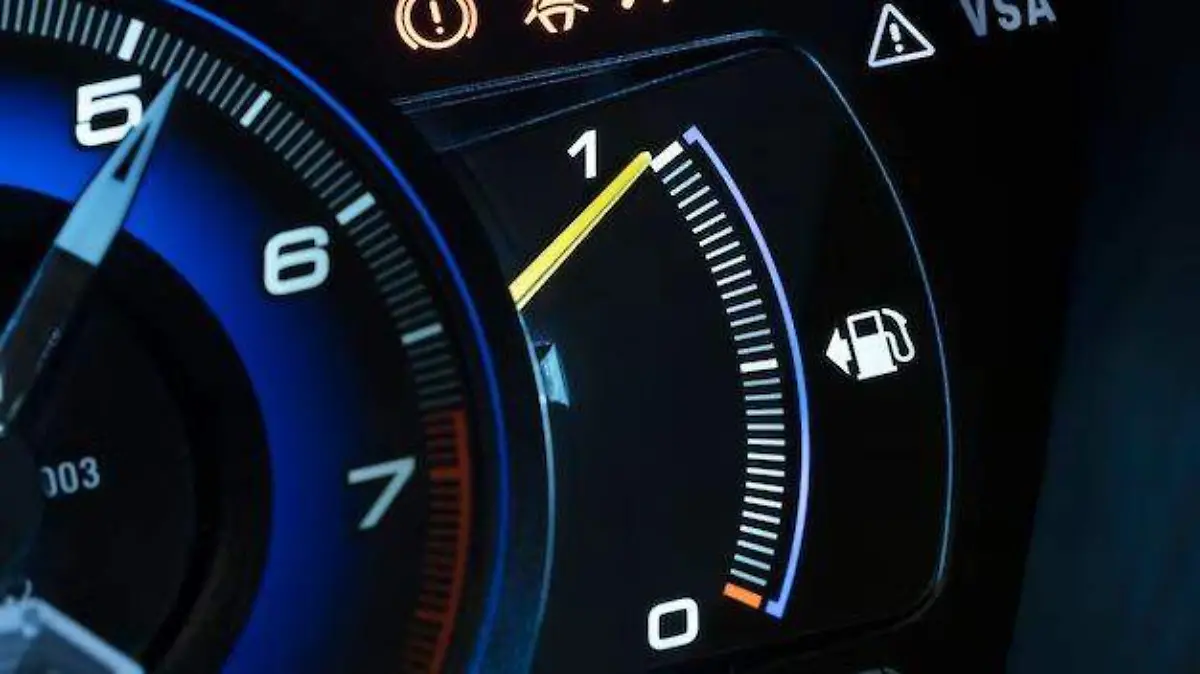 ¿Qué significa la luz de “check engine” en el tablero de tu auto?
