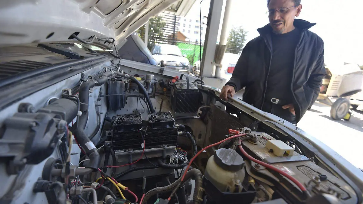 ¿Qué significa la luz de “check engine” en el tablero de tu auto?