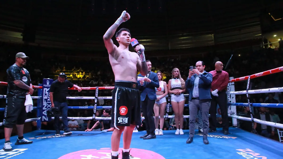 Debut dorado, “Piolín” noquea en su casa