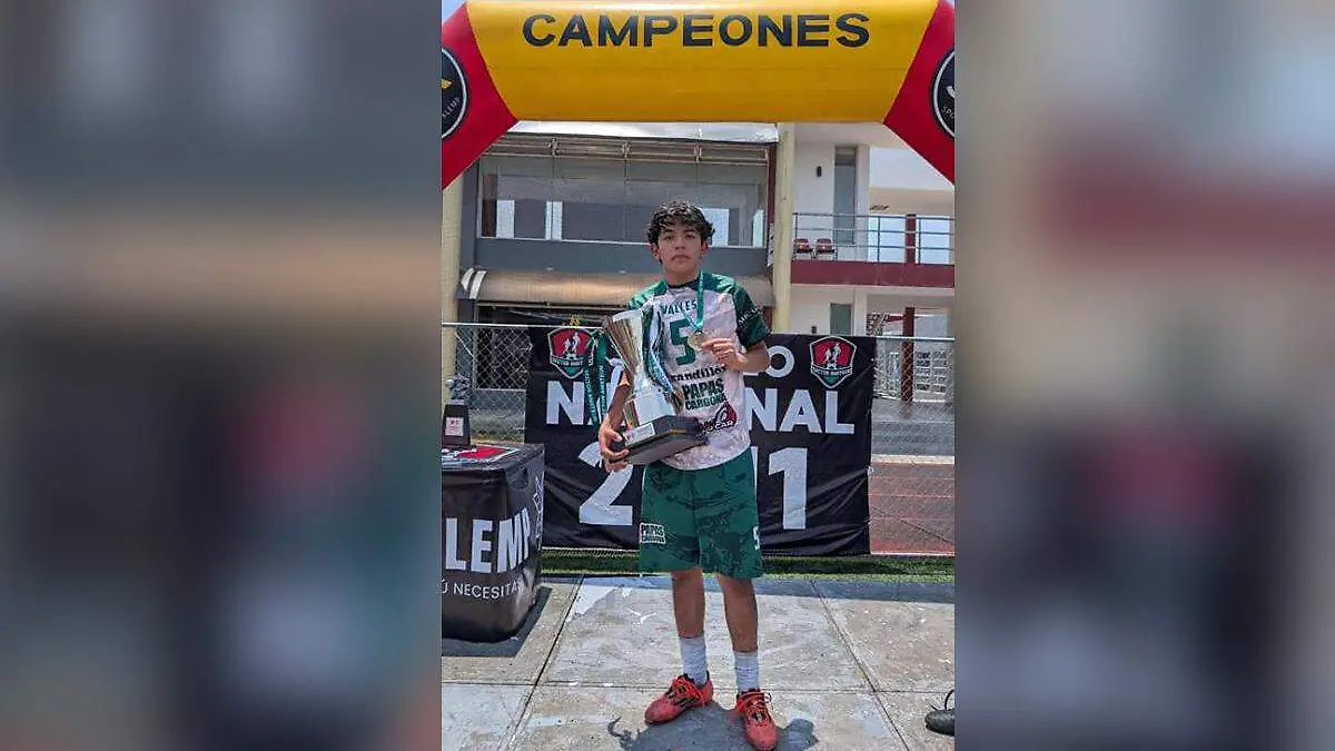 Iker Valles, joven campeón nacional de futbol con la selección Durango; surgido de Alacranes en Vicente Guerrero