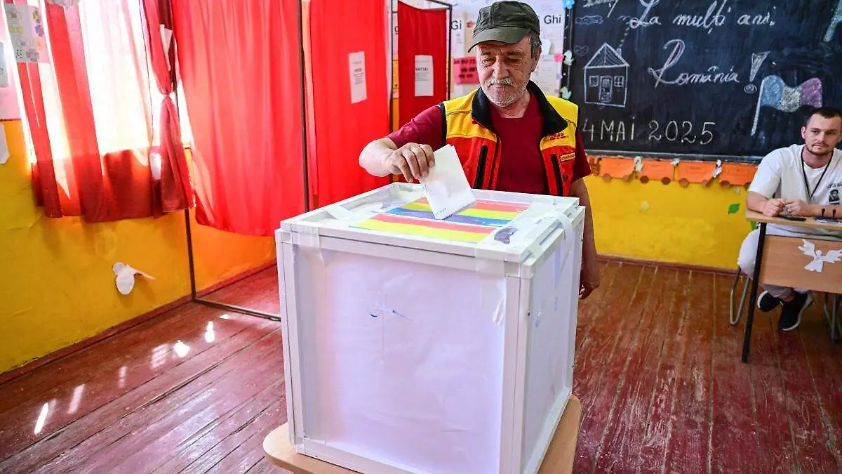 AFP__20250504__44EP7KE__v2__Preview__RomaniaPoliticsVote
