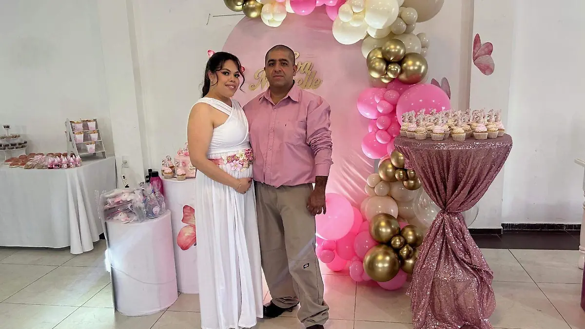 Nayelly Reyes Galván con su Señor esposo Homero Machado Morones