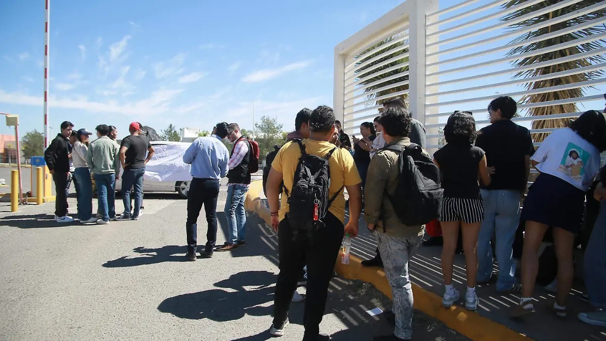 Alumnos de la UTD toman las instalaciones