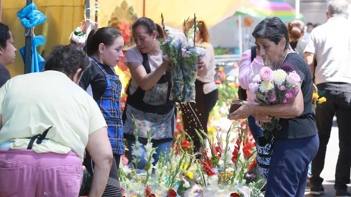 Disminuye la venta de flores este 10 de mayo