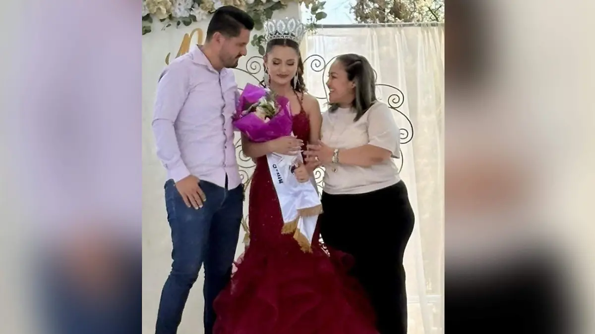 Maestros  Sergio López y Heymi Martínez felicitando a su hija MIA I