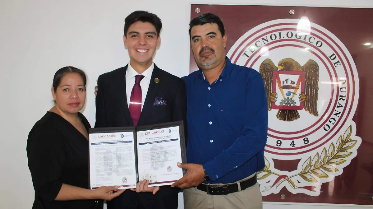 Joel Castro es nuevo Ingeniero en Electrónica