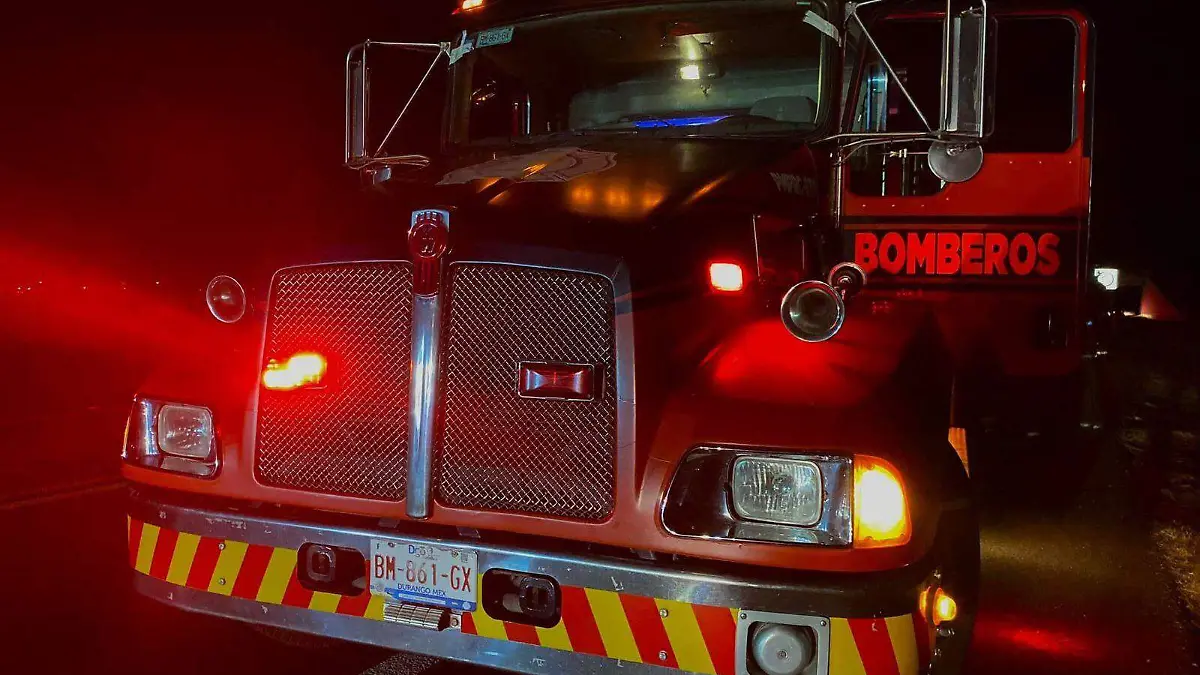 Incendio consume fábrica de madera en Canatlán